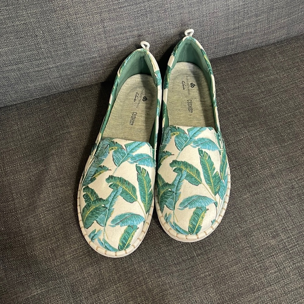 New women’s Clarks Cloudsteppers size 6 step glow jade patterned